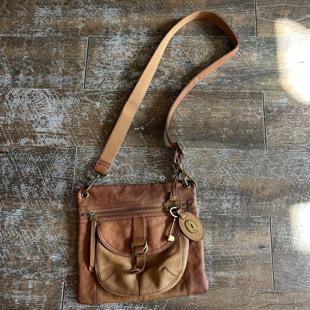 Vintage Fossil Sasha Crossbody‎ Bag Tan Cognac Pebbled Leather Brass Key